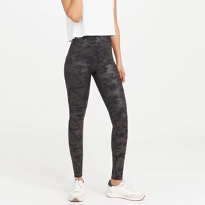 SPANX Black Faux Leather Camo Leggings Size Small